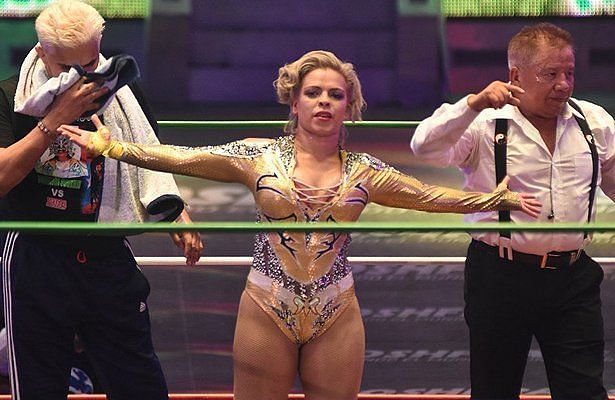 Princesa Sugehit after taking off her mask at the CMLL 84th Anniversary show